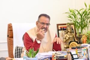 मंत्री गणेश जोशी ने अपने कैंप कार्यालय में जल निगम, जल संस्थान एवं सिंचाई विभाग के अधिकारियों के साथ मसूरी विधानसभा क्षेत्र में प्रस्तावित एवं संचालित विकास कार्यों की समीक्षा बैठक की