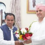 स्वास्थ्य मंत्री डॉ. धन सिंह रावत स्वयं श्री दरबार साहिब पहुंचकर श्रीमहंत देवेन्द्र दास जी महाराज से आशीर्वाद प्राप्त कर प्रकटोत्सव की बधाई दी