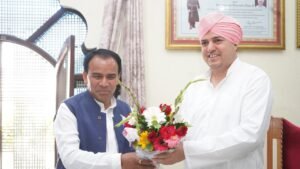 स्वास्थ्य मंत्री डॉ. धन सिंह रावत स्वयं श्री दरबार साहिब पहुंचकर श्रीमहंत देवेन्द्र दास जी महाराज से आशीर्वाद प्राप्त कर प्रकटोत्सव की बधाई दी