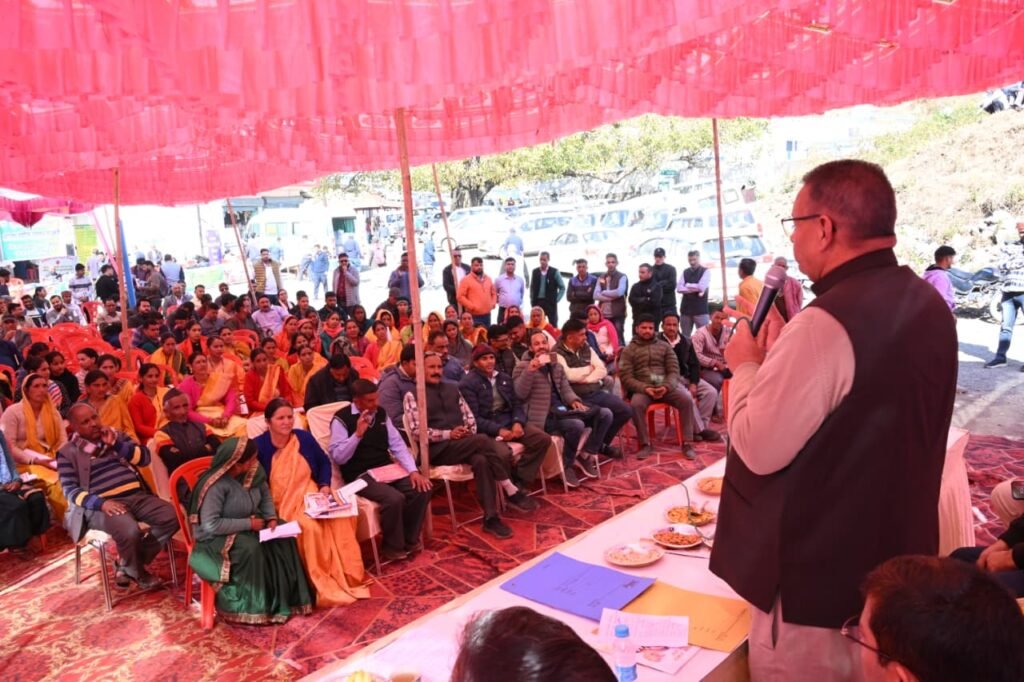 मंत्री गणेश जोशी ने रायपुर ब्लॉक के सरोना स्थित राइका भगद्वारीखाल में “जन-जन की सरकार, जन-जन के द्वार” तथा “प्रशासन चला गांव की ओर” कार्यक्रम के अंतर्गत आयोजित बहुउद्देशीय शिविर में बतौर मुख्य अतिथि प्रतिभाग किया