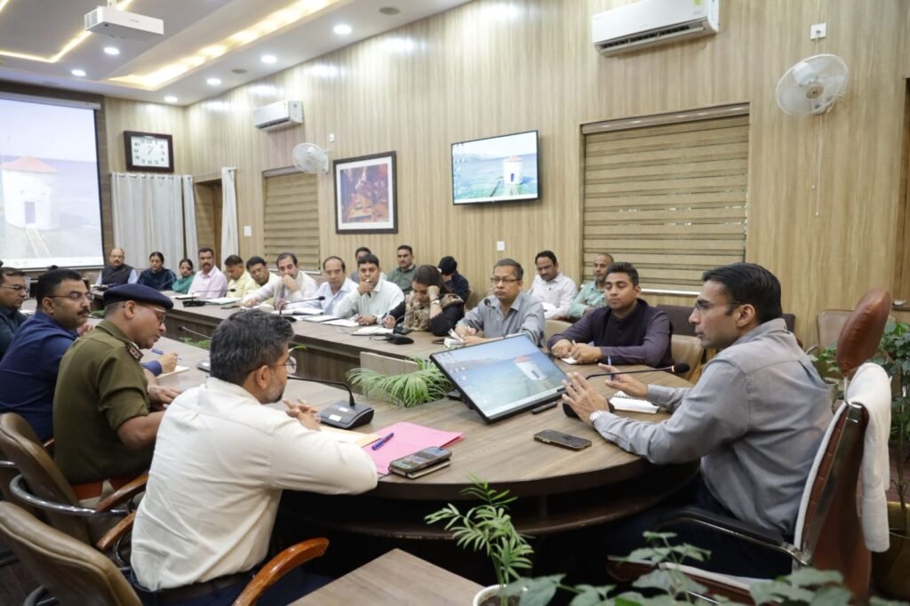 जिलाधिकारी ने मुख्य चिकित्साधिकारी को निर्देशित किया कि कार्यक्रम स्थल पर स्वास्थ्य परीक्षण, टीकाकरण एवं महिलाओं/युवतियों के स्वास्थ्य परीक्षण हेतु पृथक स्टॉल स्थापित किए जाएं