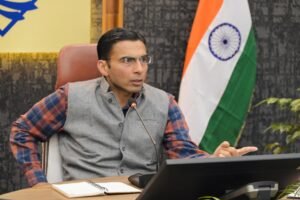 डीएम सविन बंसल ने निर्देशित किया यह सुनिश्चित कर लिया जाए कि किसी भी गैस एजेंसी व गोदाम से सिलेंडर न दिया जाए