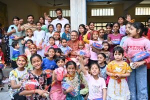 मंत्री जोशी ने कहा कि यह पवित्र परंपरा हमें नारी शक्ति के संरक्षण और संवर्धन का संदेश देती है तथा समाज में सकारात्मक ऊर्जा का संचार भी करती है