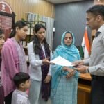 जिलाधिकारी सविन बंसल ने दिखाई संवेदनशीलता, विधवा क्षमा परवीन का बैंक ऋण ओटीएस के जरिए कराया समाप्त