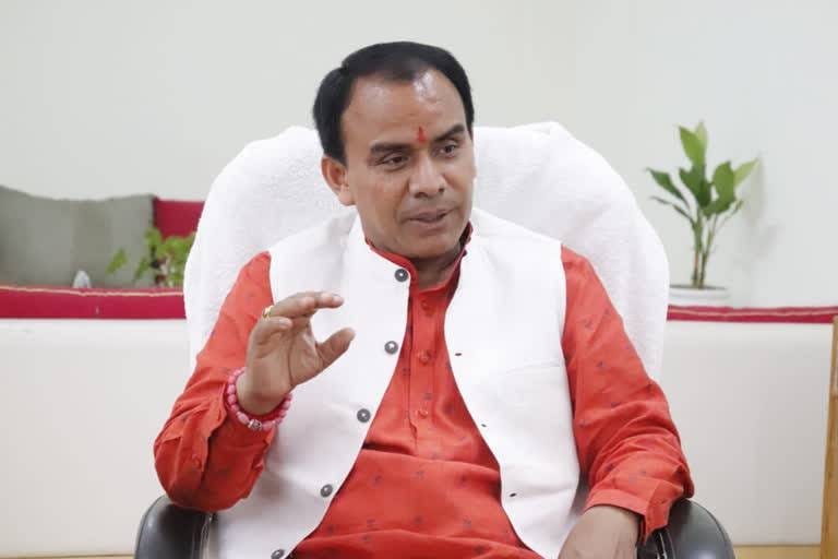 डॉ. धन सिंह रावत ने अधिकारियों को चेताया कि समयसीमा के भीतर सटीक जानकारी न देने या तथ्य छुपाने पर कड़ी कार्रवाई की जाएगी