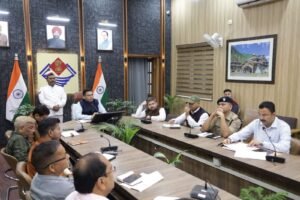 प्रधानमंत्री नरेंद्र मोदी के भ्रमण कार्यक्रम को लेकर जिला प्रशासन अलर्ट मोड पर, डीएम ने रेखीय विभागों के अधिकारी संग की समीक्षा बैठक