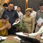 जिलाधिकारी सविन बंसल की दरियादिली—जरूरतमंदों के बिल माफ, शिक्षा और रोजगार सुनिश्चित