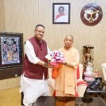 मंत्री गणेश जोशी ने मुख्यमंत्री योगी आदित्यनाथ को आगामी रक्षा बंधन समारोह में मुख्य अतिथि के रूप में शामिल होने हेतु औपचारिक आमंत्रण भी दिया   