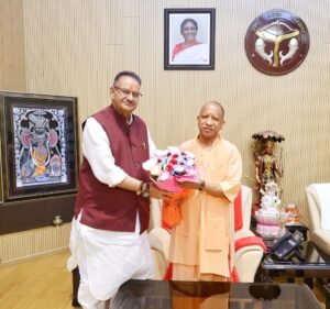 मंत्री गणेश जोशी ने मुख्यमंत्री योगी आदित्यनाथ को आगामी रक्षा बंधन समारोह में मुख्य अतिथि के रूप में शामिल होने हेतु औपचारिक आमंत्रण भी दिया   