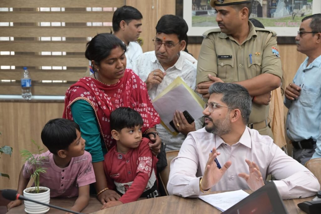 जिलाधिकारी सविन बंसल के निर्देश पर जनसुनवाई में त्वरित कार्रवाई