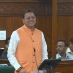 मुख्यमंत्री धामी ने कहा कि प्रधानमंत्री नरेंद्र मोदी के संकल्प से आज सामान्य परिवारों की बेटियां रसोई से रायसीना हिल तक पहुंच रही हैं।