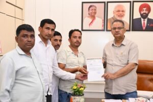 बरसात से पहले कार्लीगाड़ में हटाया जाएगा आपदा का मलवा, मंत्री गणेश जोशी ने दिए निर्देश