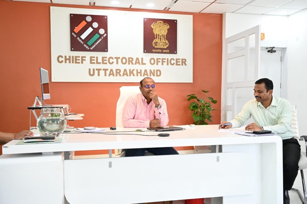 विशेष गहन पुनरीक्षण अभियान को लेकर मुख्य निर्वाचन अधिकारी डॉ. बी.वी.आर. सी. पुरुषोत्तम ने जनपदों की तैयारियों और प्रशिक्षण का लिया विस्तृत जायजा