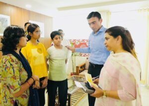 जिलाधिकारी सविन बंसल के मार्गदर्शन में उपचार, शिक्षा और रोजगार पर मानवीय निस्तारण