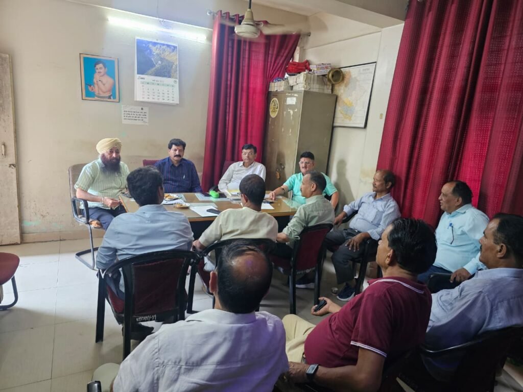 निगम कर्मचारियों के हितों की रक्षा के लिए महासंघ ने बनाई रणनीति