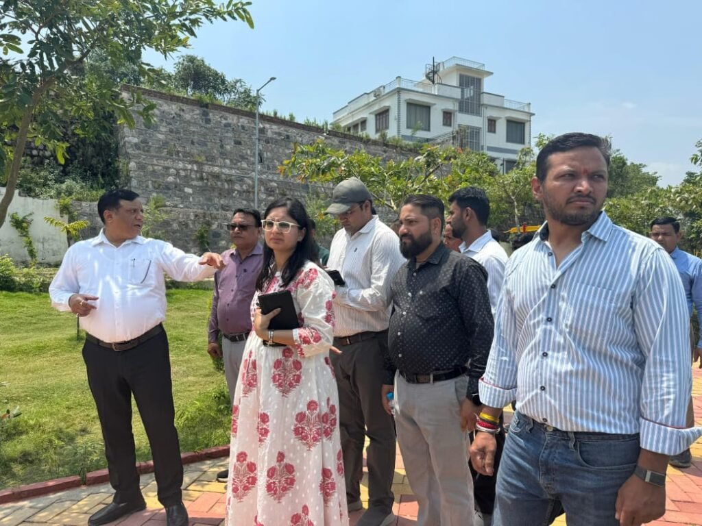 एमडीडीए उपाध्यक्ष बंशीधर तिवारी ने ट्रेंचिंग ग्राउंड में कचरे के वैज्ञानिक पुनः उपयोग की कार्ययोजना बनाने को कहा