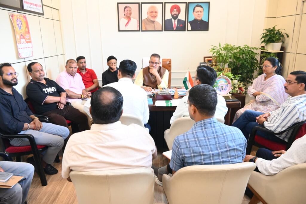 मंत्री गणेश जोशी ने अधिकारियों से कहा—हर योजना हो दीर्घकालिक और स्थायी समाधान वाली