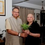 सेना की गौरवशाली परंपराओं पर सैनिक कल्याण मंत्री गणेश जोशी और लेफ्टिनेंट जनरल आनंद सरूप के बीच हुई चर्चा