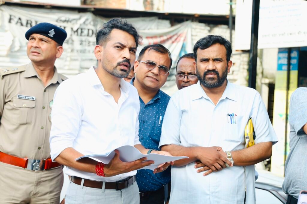 जिलाधिकारी डॉ. आशीष चौहान का जोर—प्रभावितों के हित सर्वोपरि, पुनर्वास प्रक्रिया में रहे पूर्ण पारदर्शिता