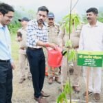 जिलाधिकारी डॉ0 आशीष चौहान ने कहा—वृक्ष पृथ्वी की अमूल्य धरोहर हैं