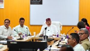 सतपाल महाराज ने लंबित सड़कों के मामलों पर अधिकारियों को दिए आवश्यक दिशा-निर्देश