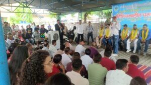 मुख्यमंत्री के प्रतिनिधि और अपर सचिव के आश्वासन से टला आंदोलन