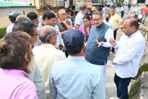 कैबिनेट मंत्री गणेश जोशी ने नए पुल के पुनर्निर्माण की प्रक्रिया शीघ्र आगे बढ़ाने के दिए निर्देश