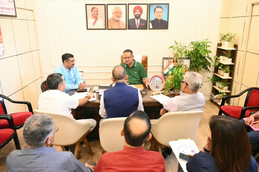 सैनिक कल्याण मंत्री गणेश जोशी ने सैनिक विश्राम गृहों के जीर्णोद्धार को प्राथमिकता देने के दिए निर्देश