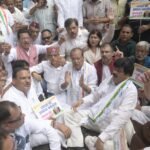 प्रदेश कांग्रेस अध्यक्ष गणेश गोदियाल के नेतृत्व में निर्वाचन कार्यालय का घेराव, मुख्य निर्वाचन आयुक्त ज्ञानेश कुमार का पुतला दहन