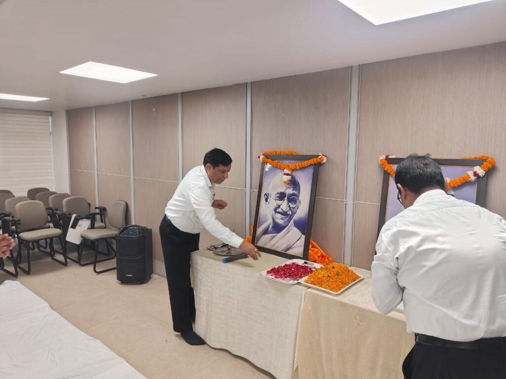मडीडीए उपाध्यक्ष बंशीधर तिवारी ने कहा, गांधी के विचार समाज को सकारात्मक दिशा देने में महत्वपूर्ण