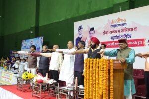 समाज कल्याण मंत्री खजानदास ने बहुउद्देशीय शिविर में नशा मुक्त भारत अभियान की शपथ दिलाई गई