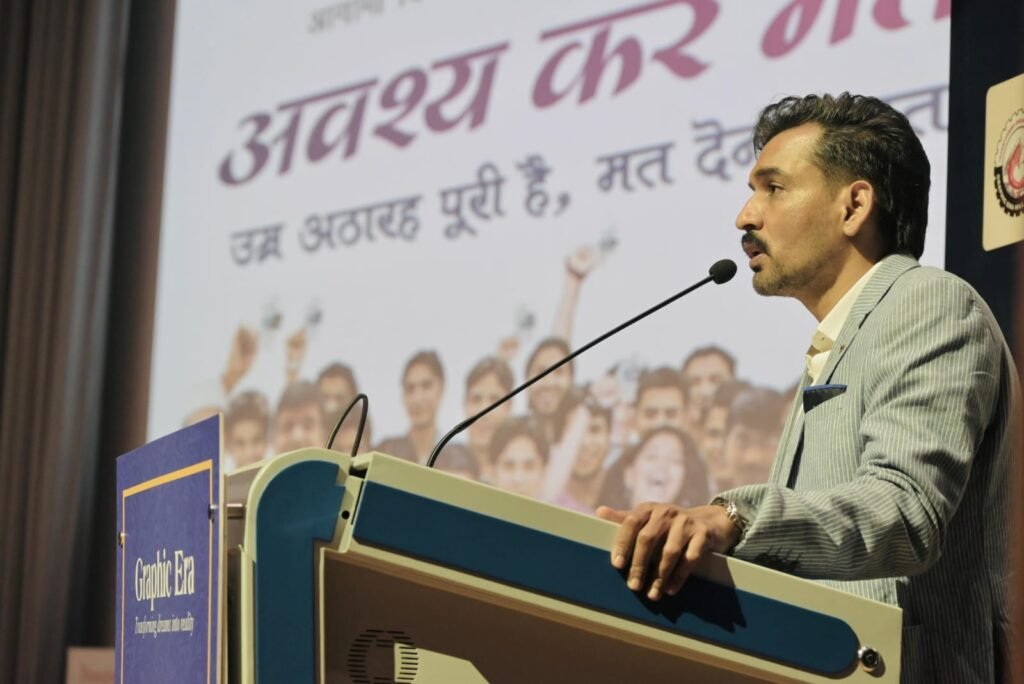 जिलाधिकारी डॉ. आशीष चौहान ने बीएलओ से संपर्क कर मतदाता सूची में नाम दर्ज कराने की अपील की