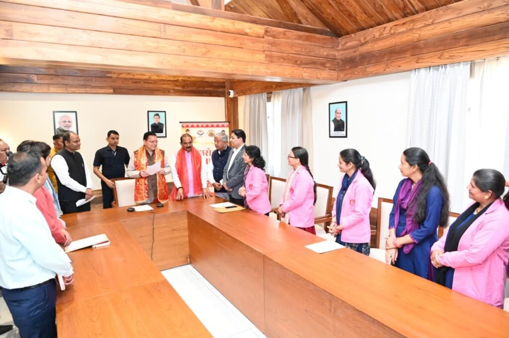 गांवों से शहर तक विकास की नई तस्वीर! मुख्यमंत्री धामी ने हर ग्राम सभा के लिए घोषित किए 10 लाख रुपये