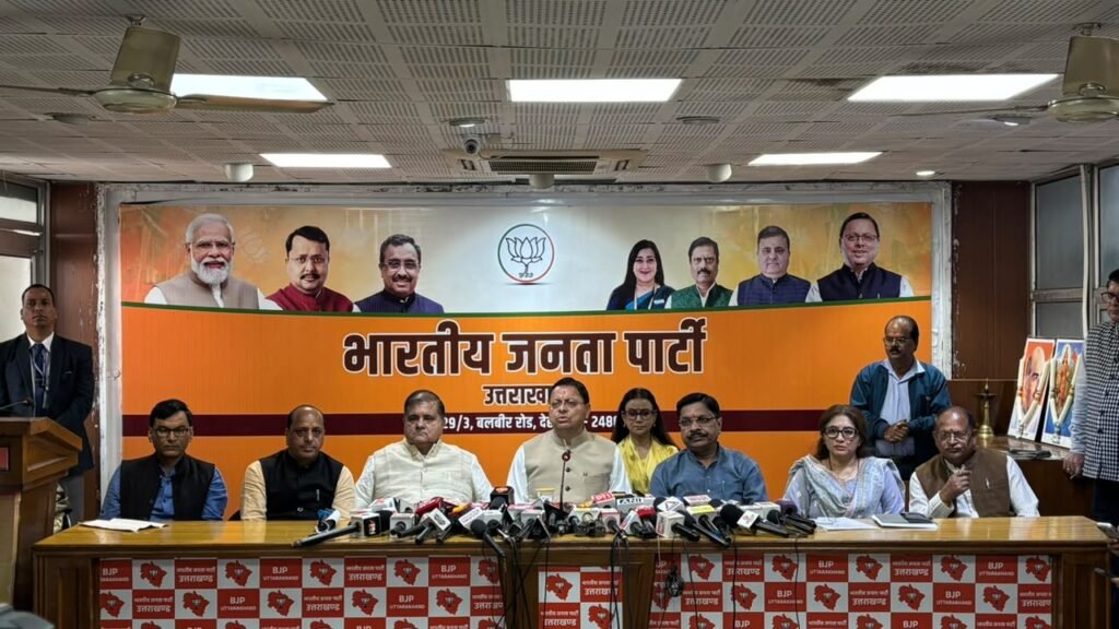 संविधान पर धामी का सीधा संदेश: संविधान का सम्मान केवल दिखावे से नहीं, बल्कि उसके मूल्यों और लोकतांत्रिक मर्यादाओं का पालन करने से होता है।
