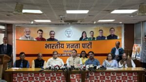 संविधान पर धामी का सीधा संदेश: संविधान का सम्मान केवल दिखावे से नहीं, बल्कि उसके मूल्यों और लोकतांत्रिक मर्यादाओं का पालन करने से होता है।