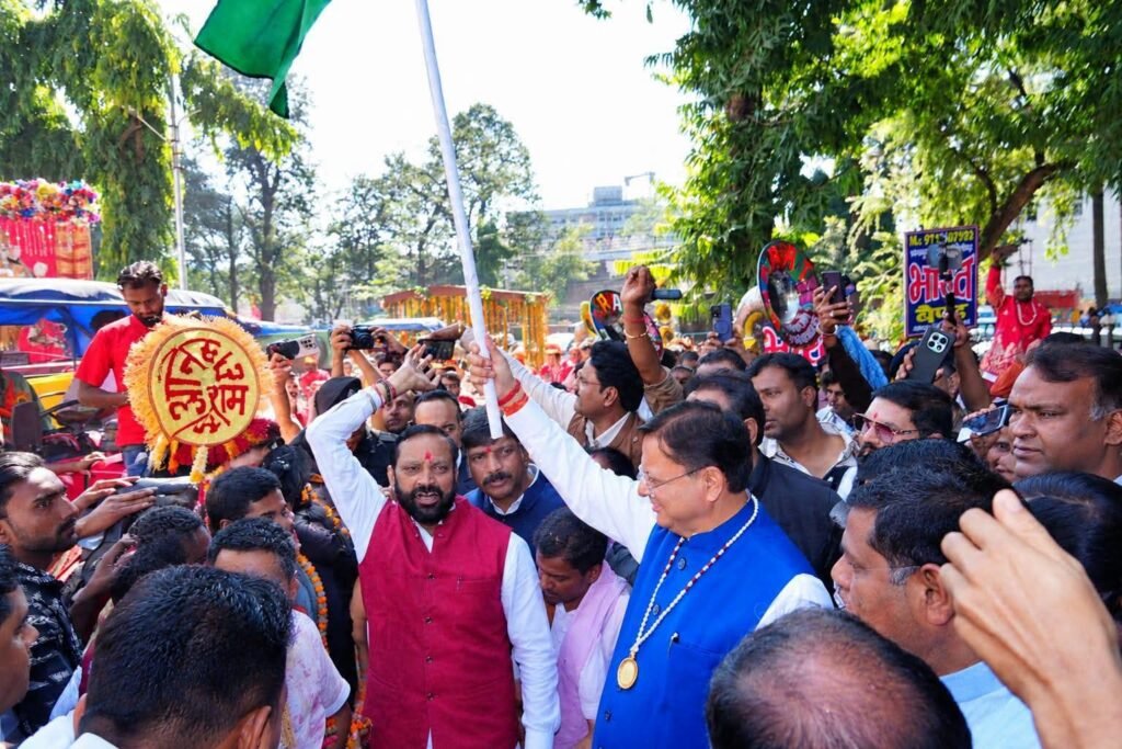 मुख्यमंत्री धामी ने देहरादून में महर्षि बाल्मिकी प्रकटोत्सव के अवसर पर आयोजित शोभा यात्रा में किया प्रतिभाग